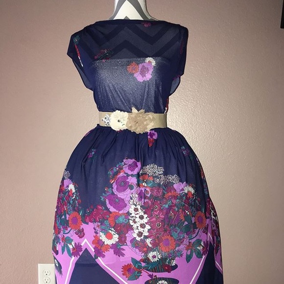 Dresses & Skirts - Vintage Floral Print Dress